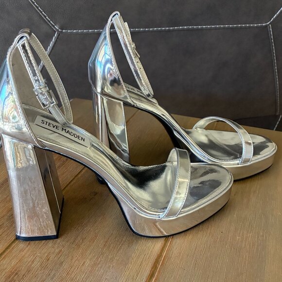 Steve Madden Veronika Silver-Metallic Platform Heels; Size 9; GREAT condition - Picture 4 of 4